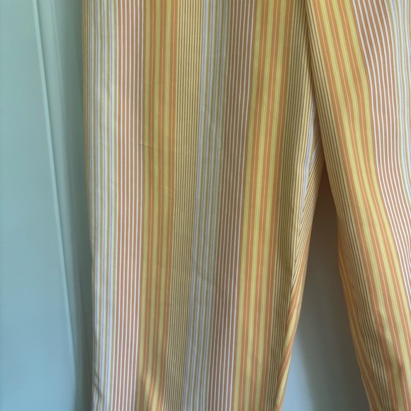 ❤️2/$15 or 3/$21❤️ Talbots Lightweight Capris, Size 10 - Picture 3 of 11